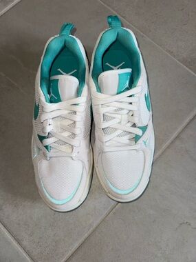 Nike Women's White Teal Low-Top Sneakers